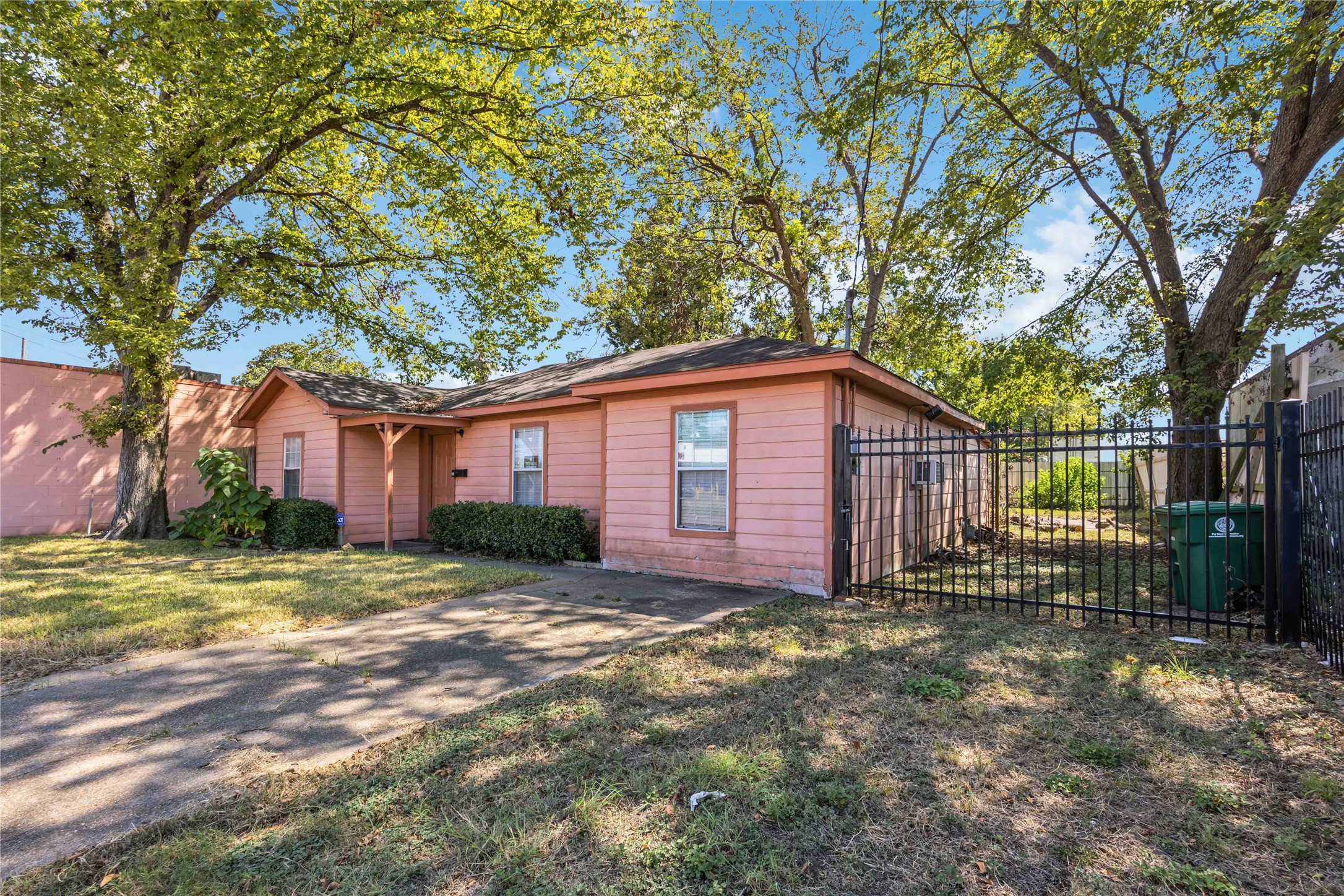 609 W Parker Road Houston TX 77091