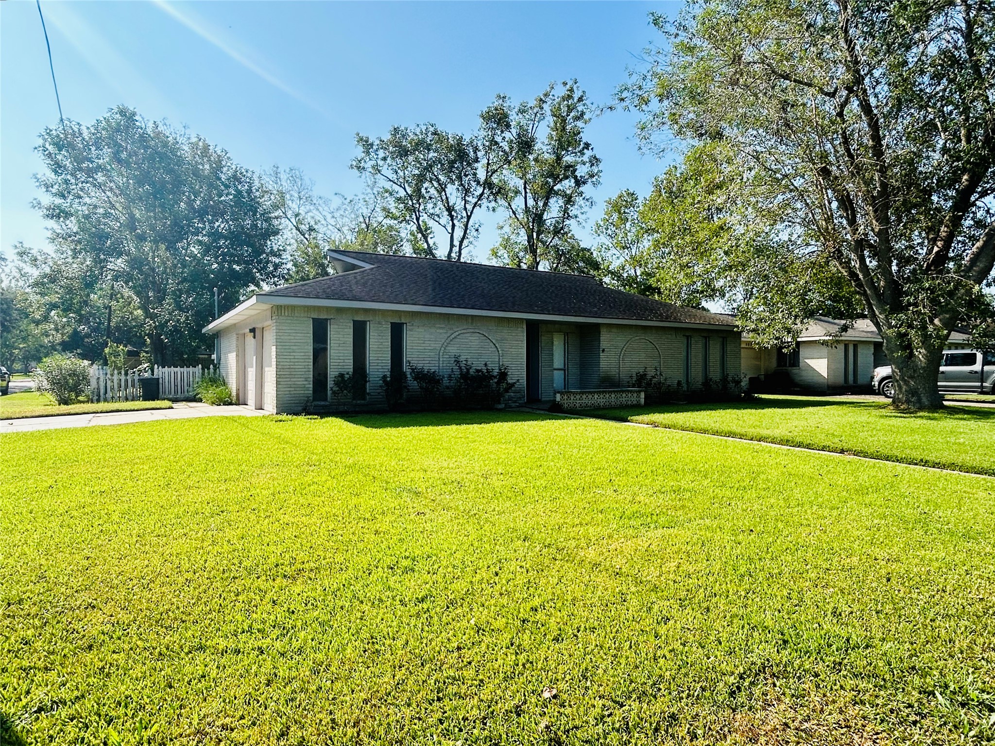 501 Kingsbury Lane Friendswood TX 77546