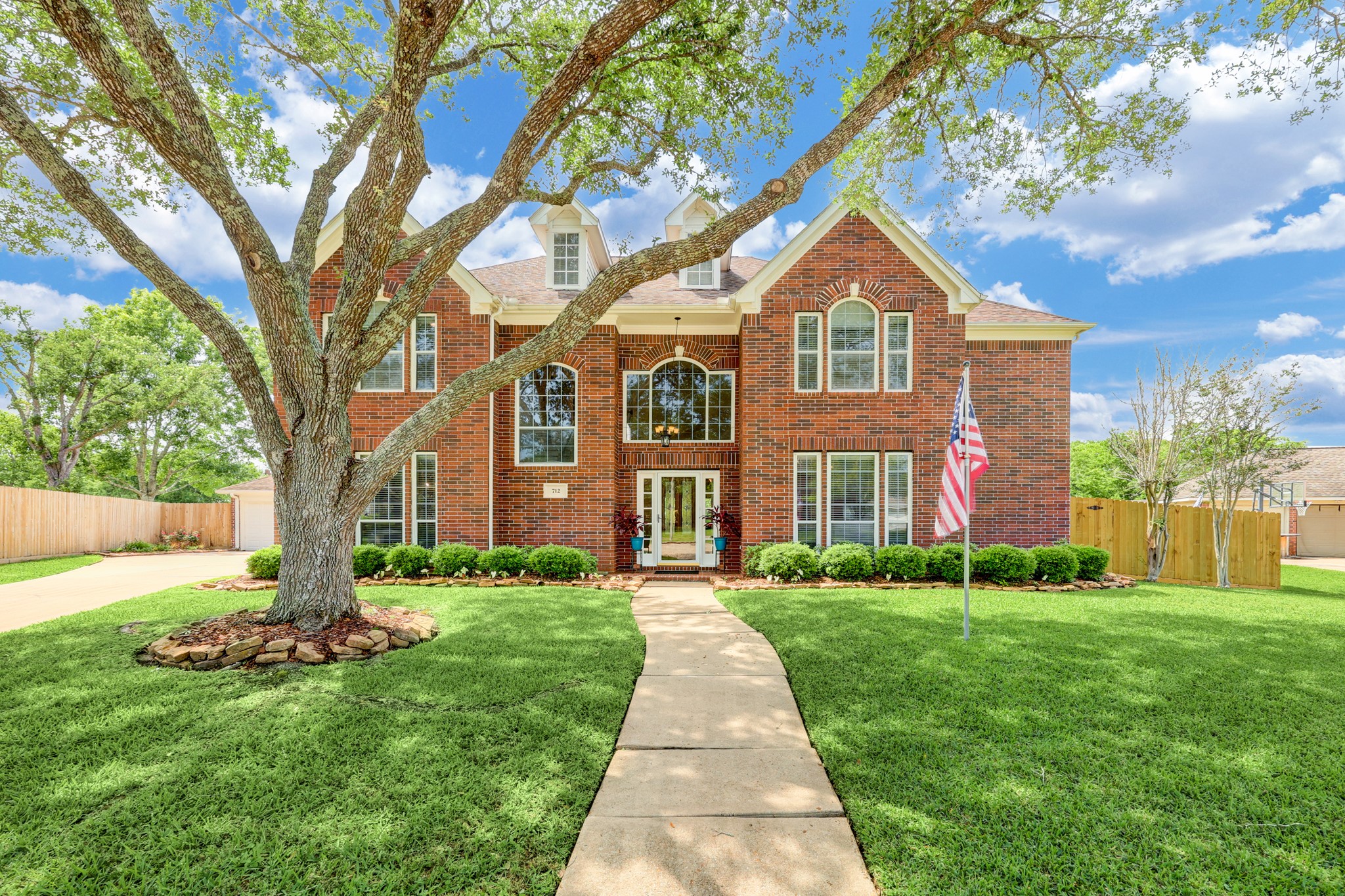 712 Stonecreek Circle Friendswood TX 77546
