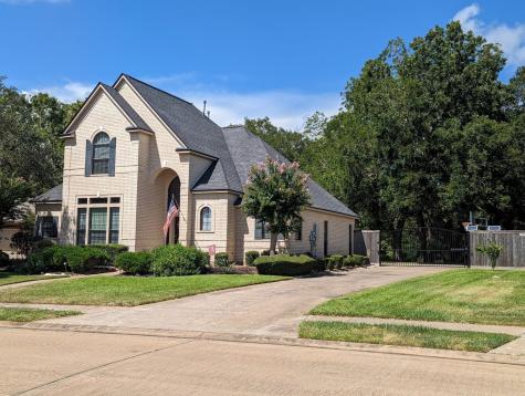 208 River Oaks Drive Lake Jackson TX 77566