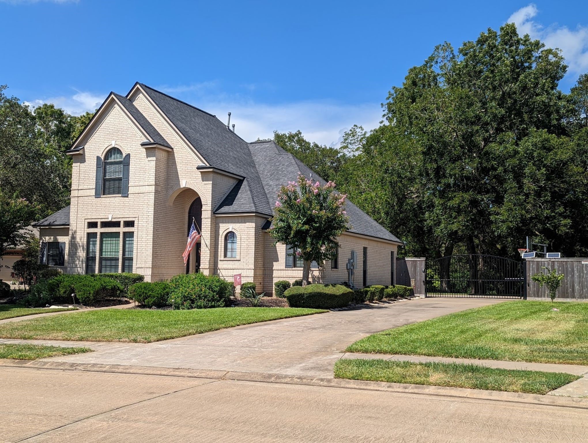 208 River Oaks Drive Lake Jackson TX 77566