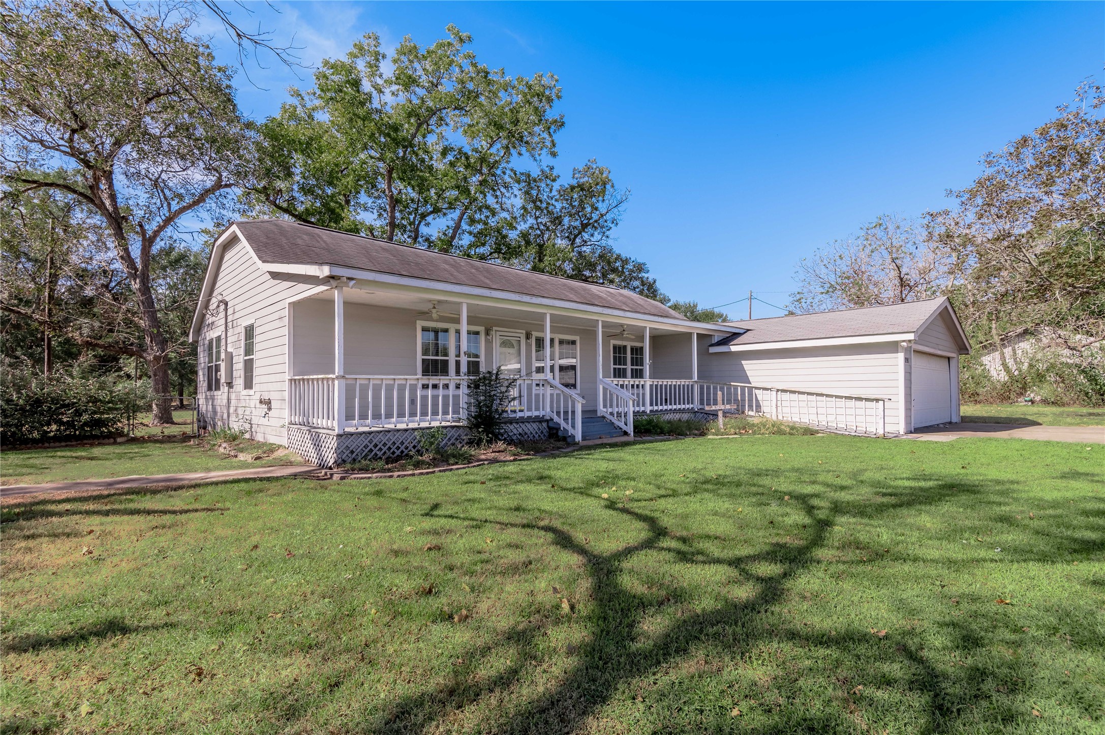 891 W 1st Street Groveton TX 75845