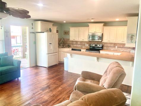 834 Eastview Crystal Beach TX 77650