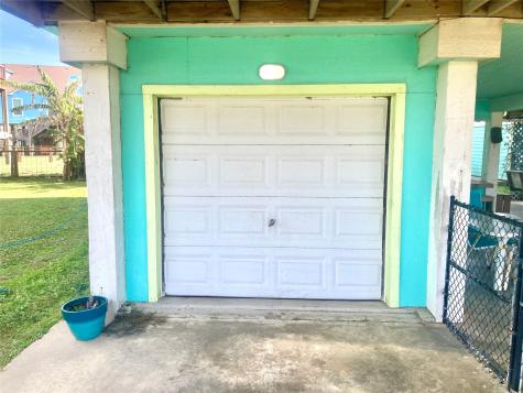 834 Eastview Crystal Beach TX 77650