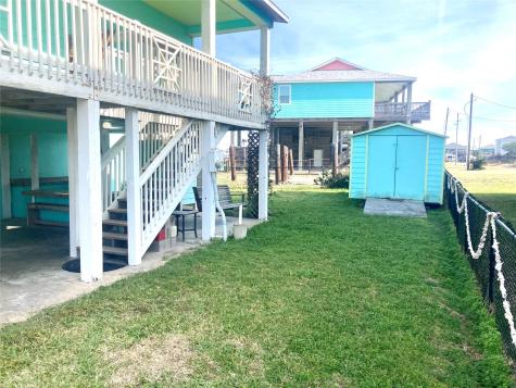 834 Eastview Crystal Beach TX 77650