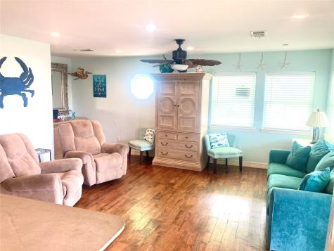 834 Eastview Crystal Beach TX 77650