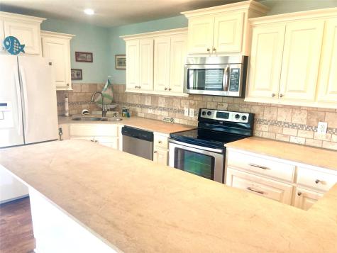 834 Eastview Crystal Beach TX 77650