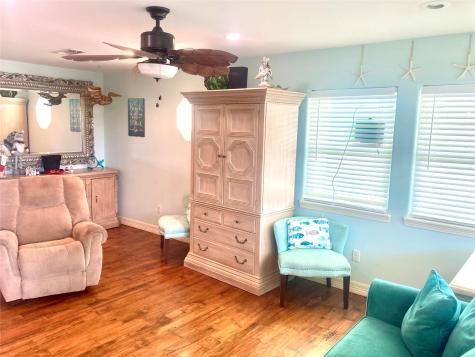 834 Eastview Crystal Beach TX 77650