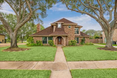 2306 Fairway Circle Pearland TX 77581