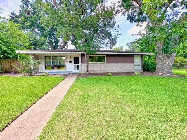 221 Carnation Street Lake Jackson TX 77566