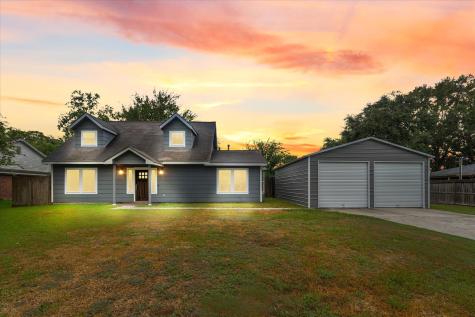8923 Courtney Drive Highlands TX 77562