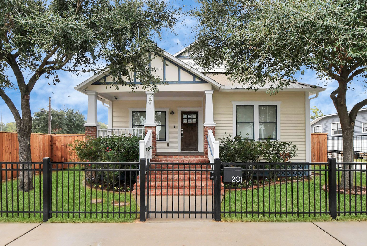 201 Archer Street Houston TX 77009