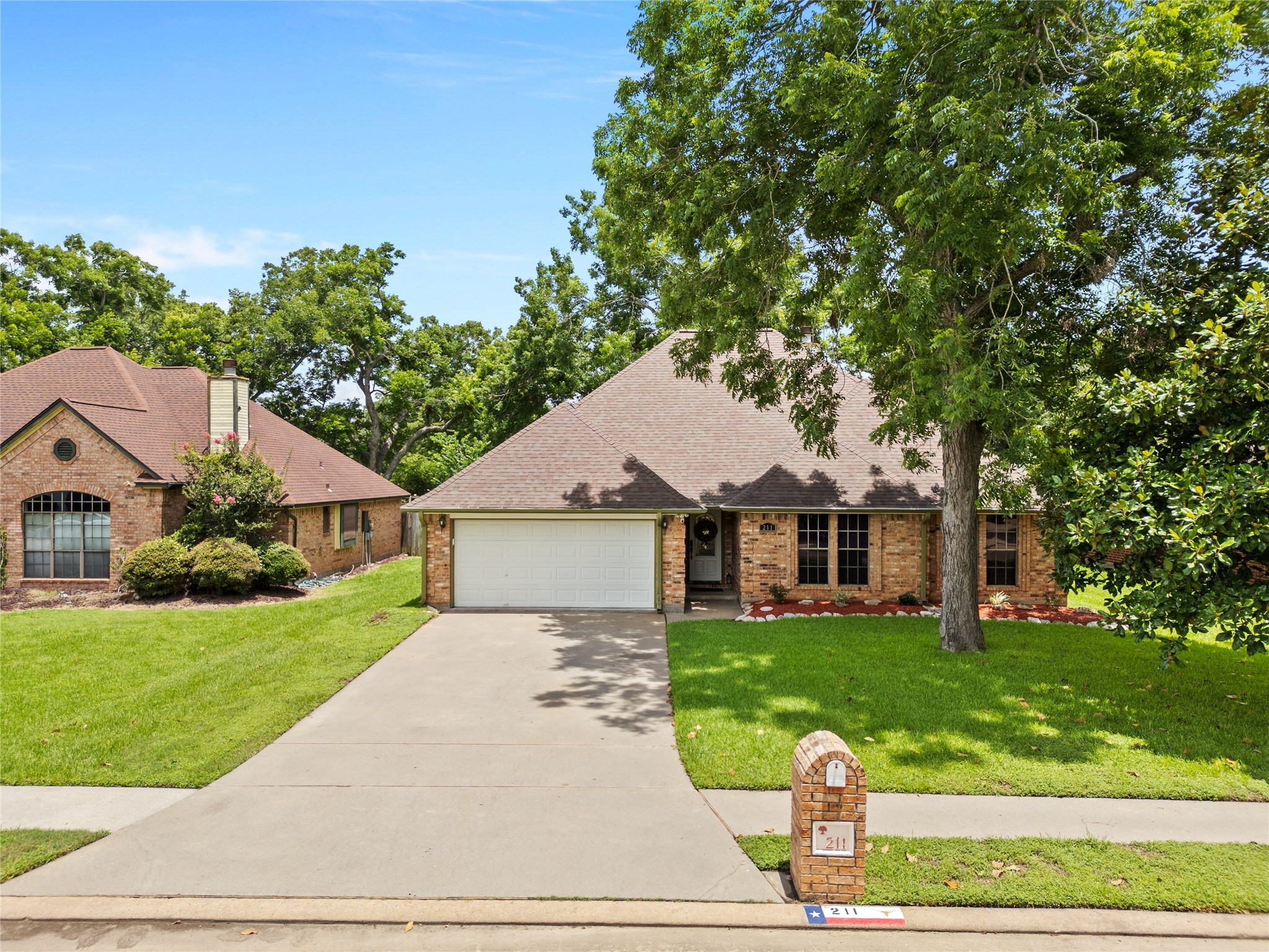 211 Balsam Street Lake Jackson TX 77566