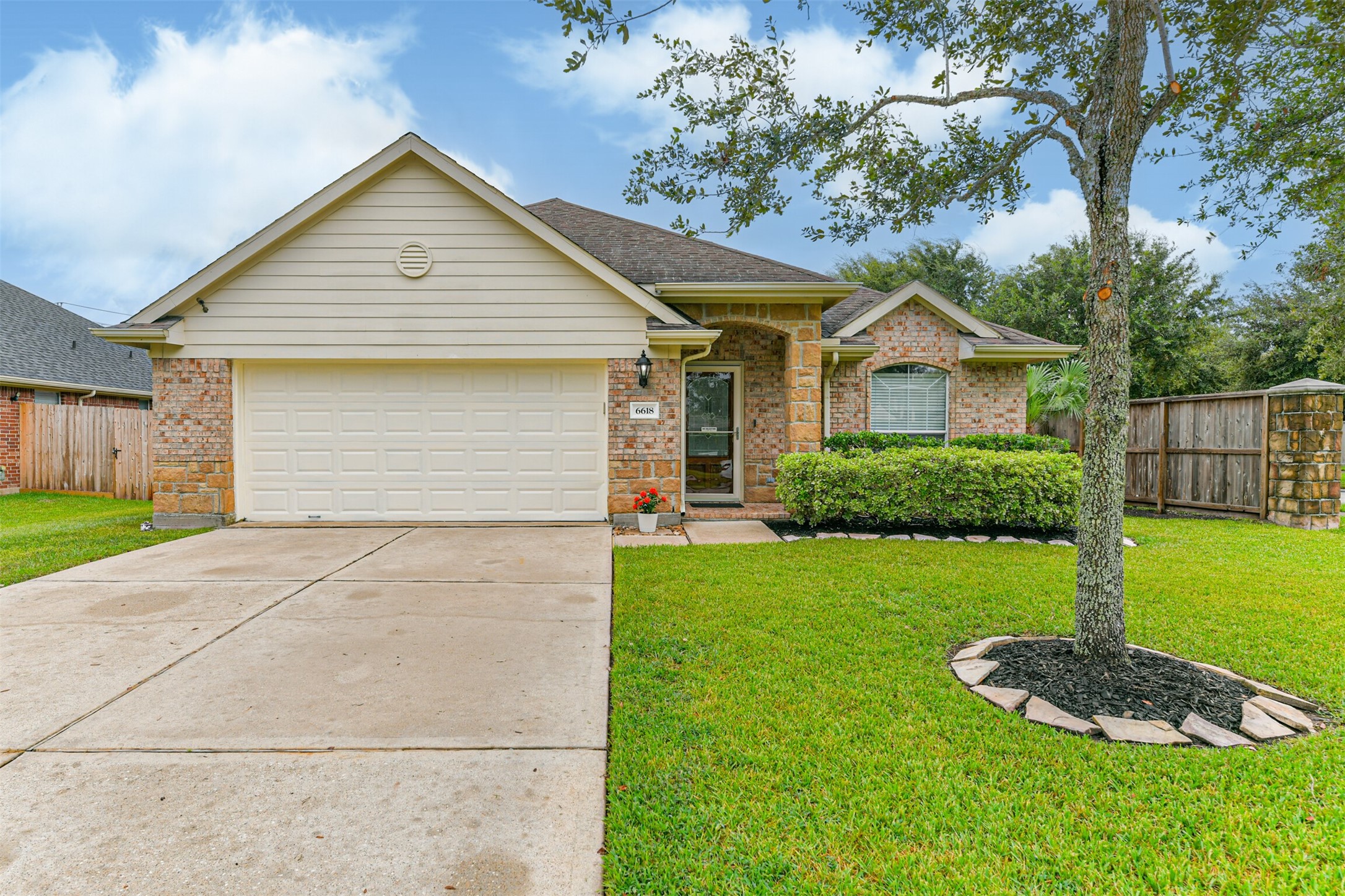 6618 Eden Field Lane Dickinson TX 77539