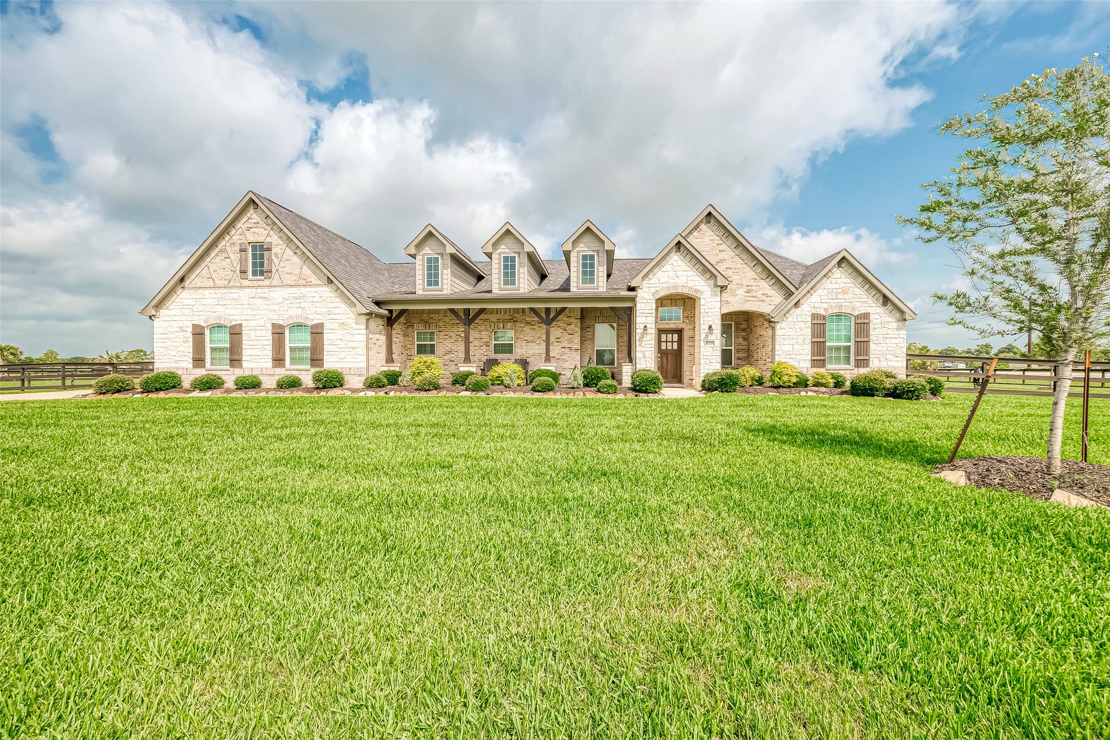 6710 Bayou Trail Drive Liverpool TX 77577