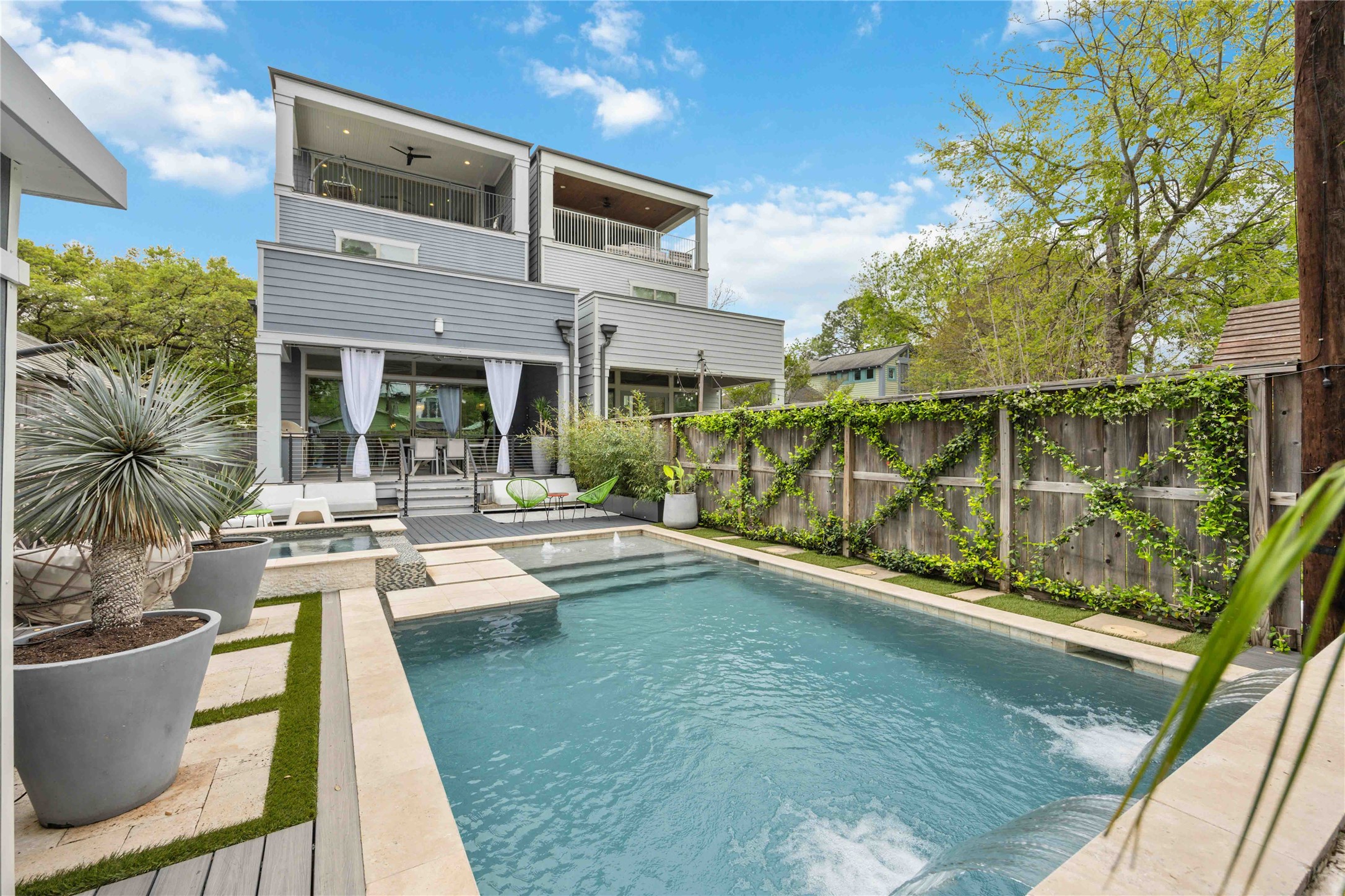 529 W 17th Street Houston TX 77008