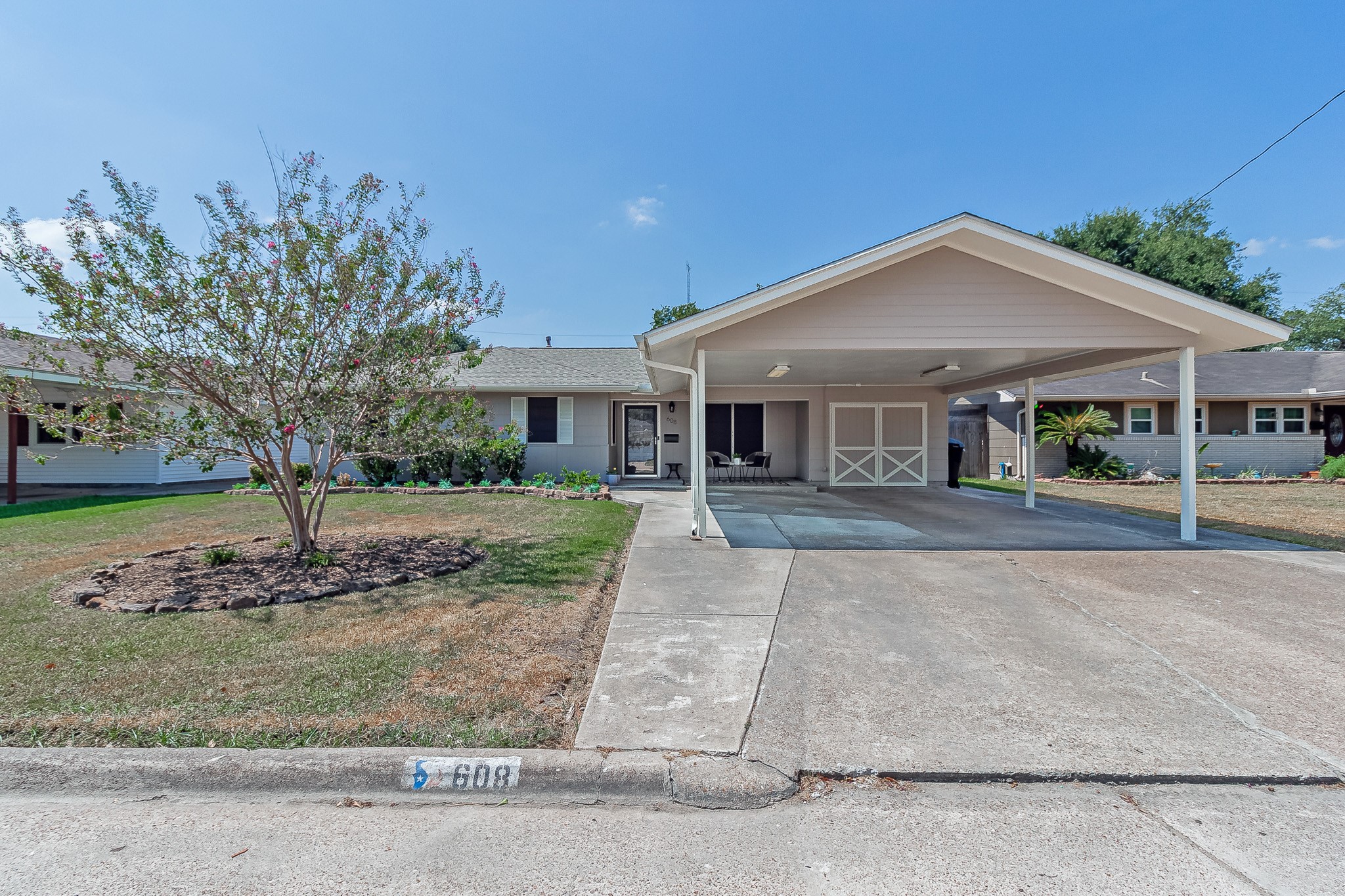 608 S 16th Street Nederland TX 77627