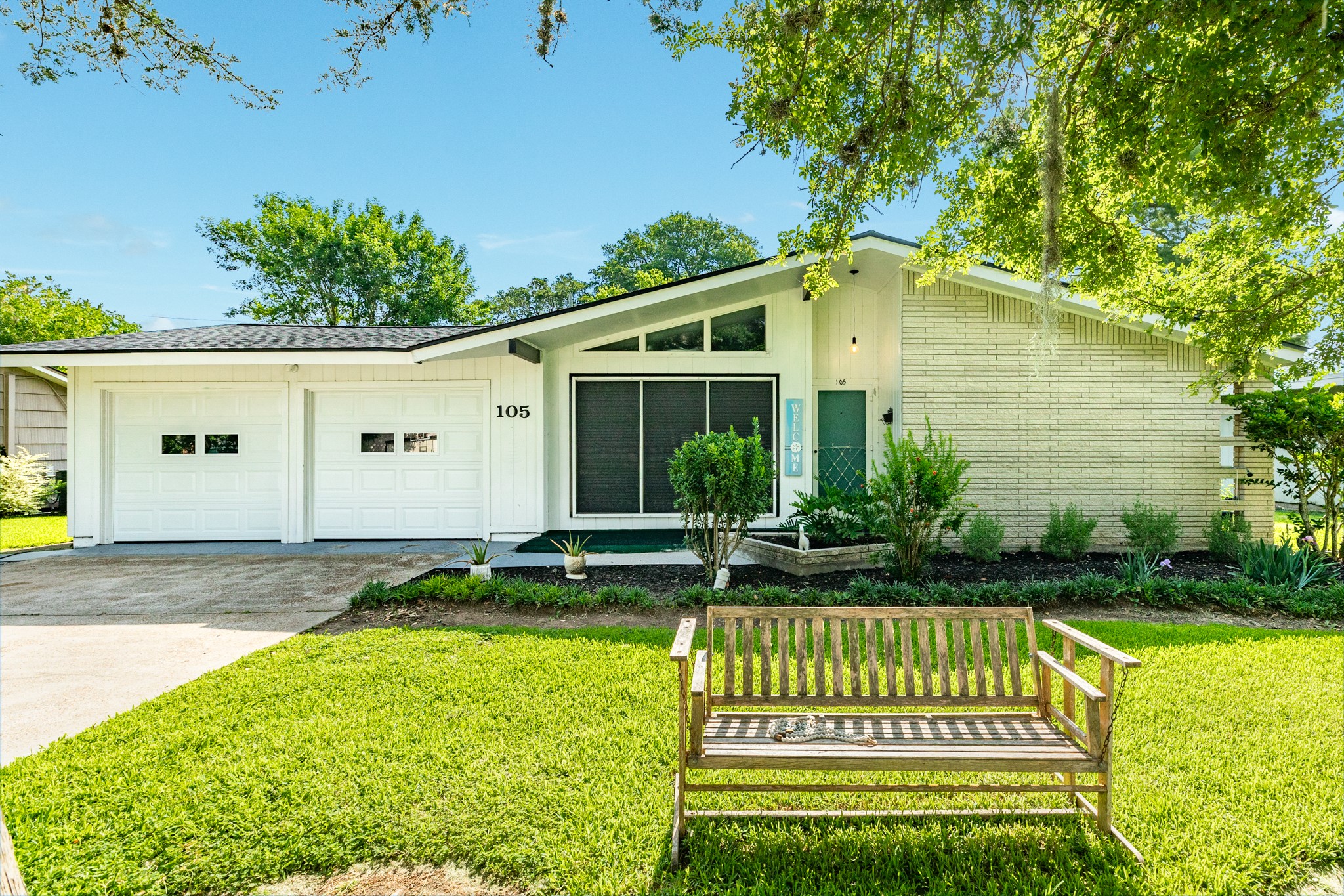 105 Moss Street Lake Jackson TX 77566
