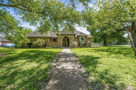 802 Penn Drive Friendswood TX 77546
