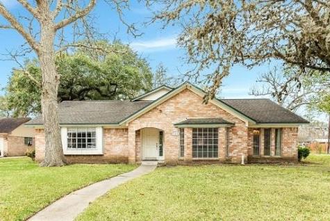 302 Narcissus Street Lake Jackson TX 77566