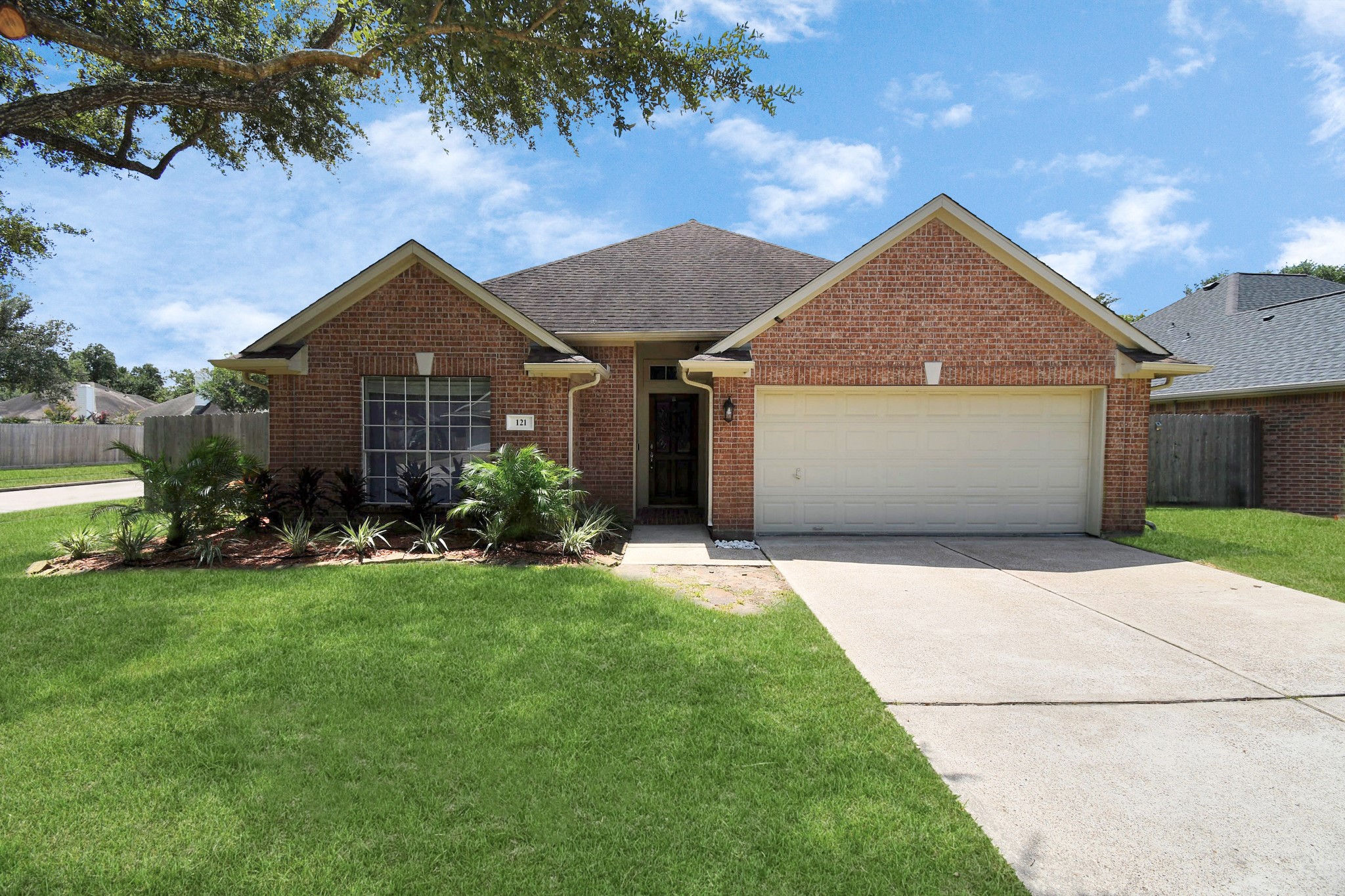 121 Briarwood Court League City TX 77573