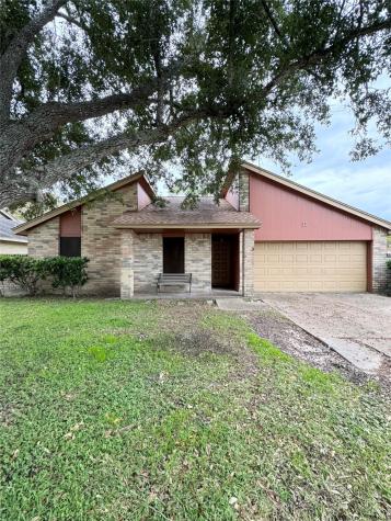 11 Lapaloma Street Angleton TX 77515