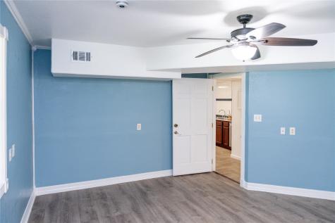 3245 W Highway 6 Alvin TX 77511
