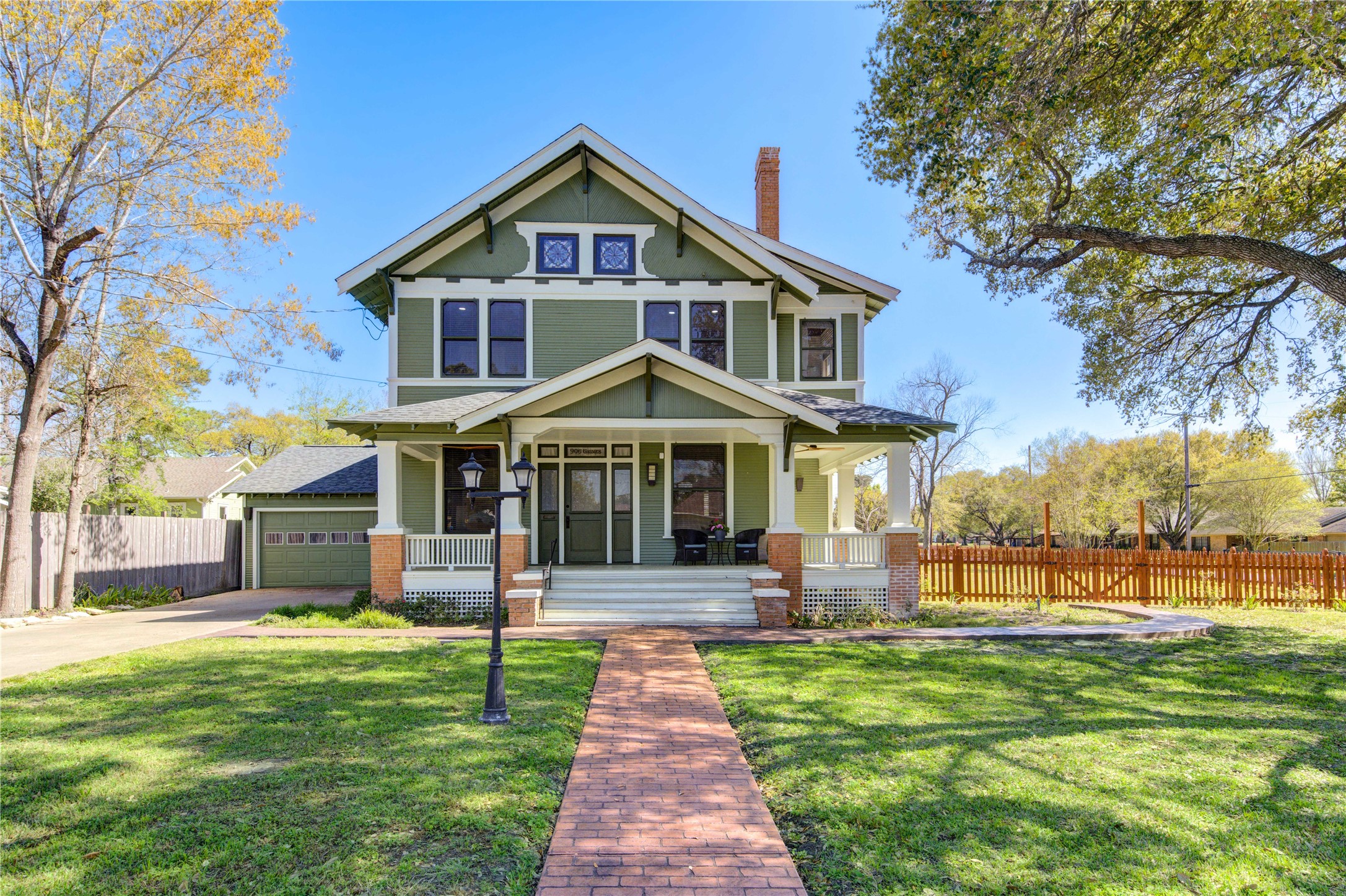 906 Grimes Street Navasota TX 77868