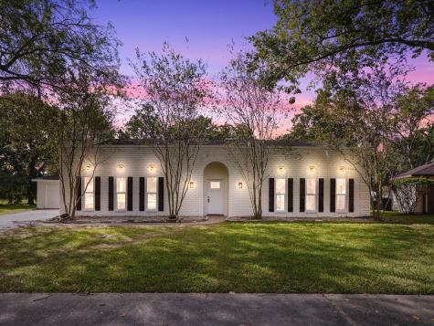 244 Palm Aire Drive Friendswood TX 77546