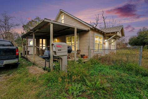 1012 Clear Lake Road Highlands TX 77562