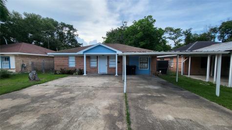 1216 W Snyder Street Alvin TX 77511