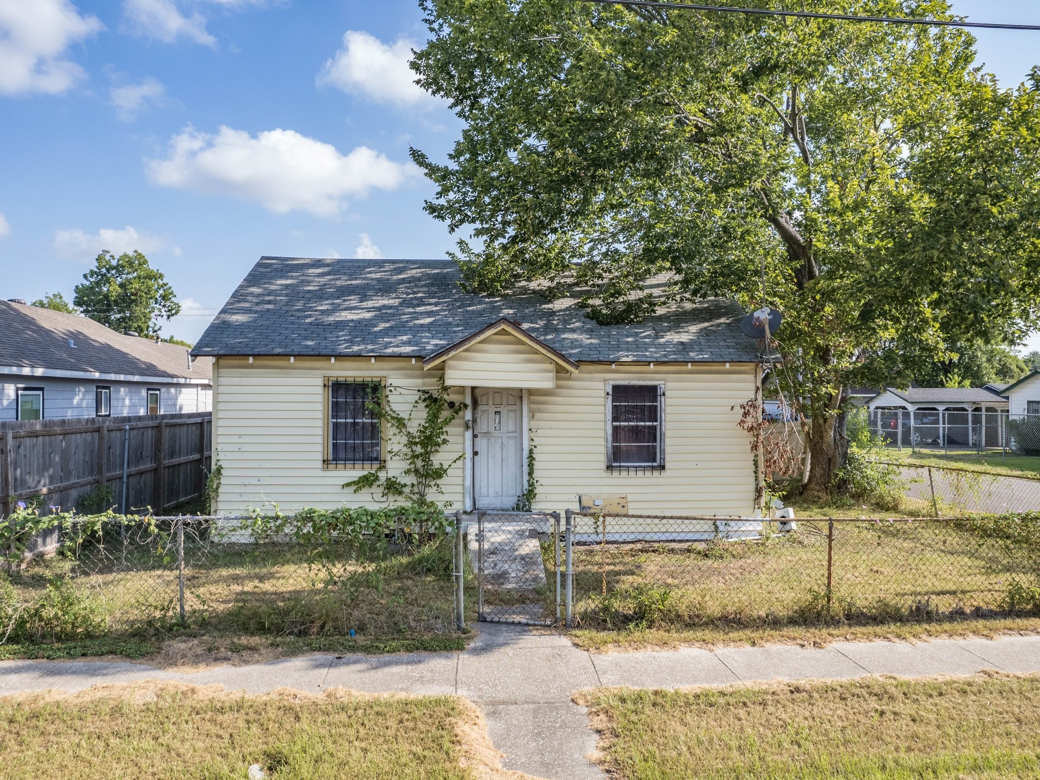 7123 Waxahachie Street Houston TX 77020