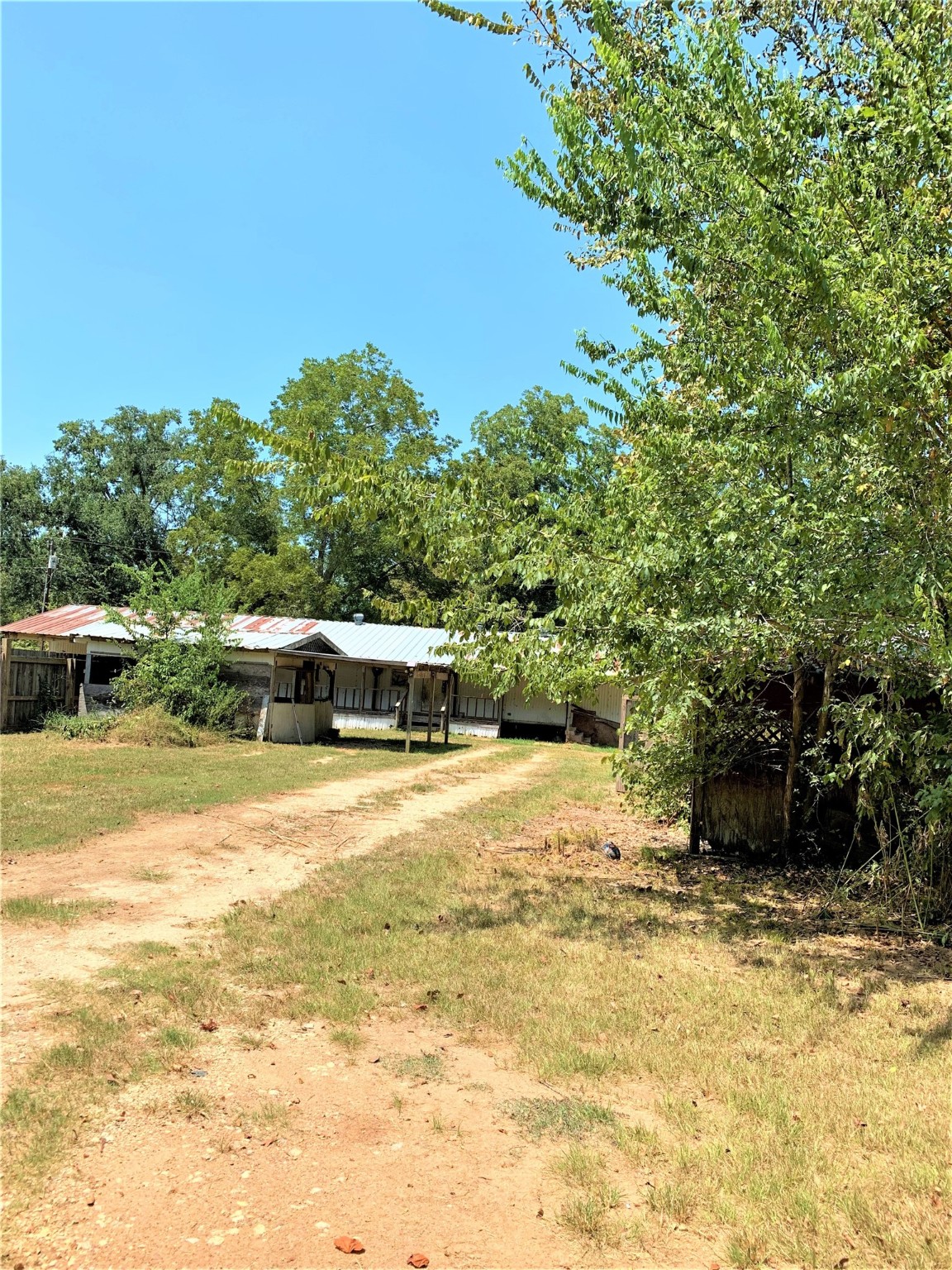 151 Roosevelt Goodrich TX 77335