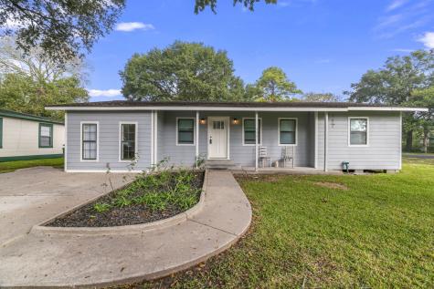 713 Akers Street Angleton TX 77515