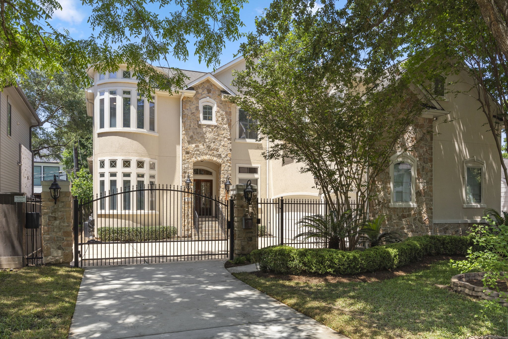 4712 Laurel Street Bellaire TX 77401