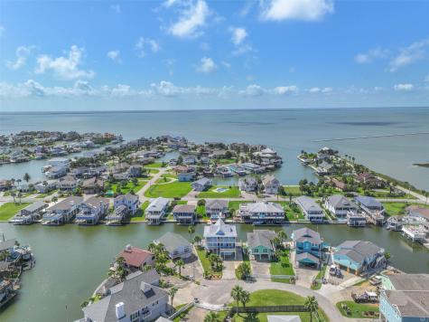 4214 Spanish Main Galveston TX 77554