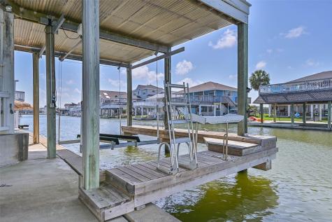4214 Spanish Main Galveston TX 77554