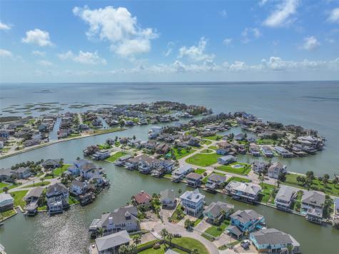 4214 Spanish Main Galveston TX 77554