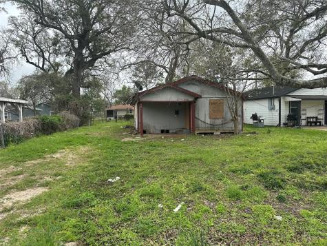 521 Montgomery Street Clute TX 77531