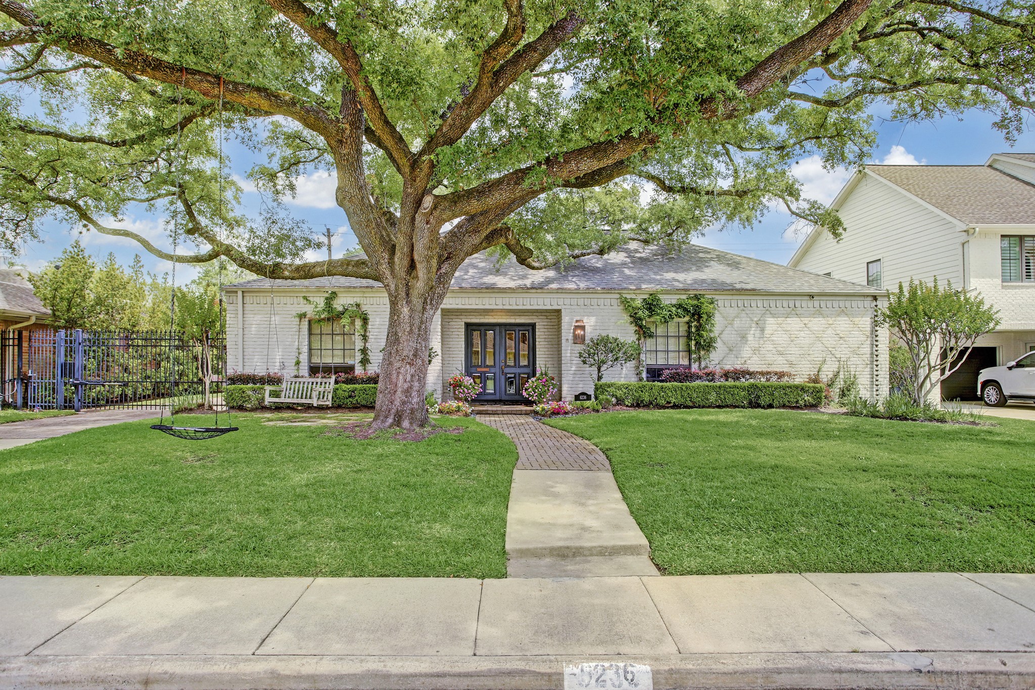 6236 Burgoyne Road Houston TX 77057