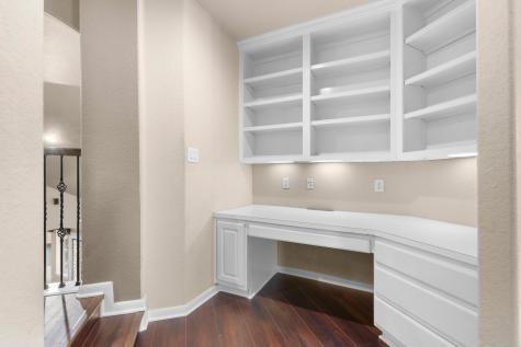 95 W Hullwood Circle The Woodlands TX 77389