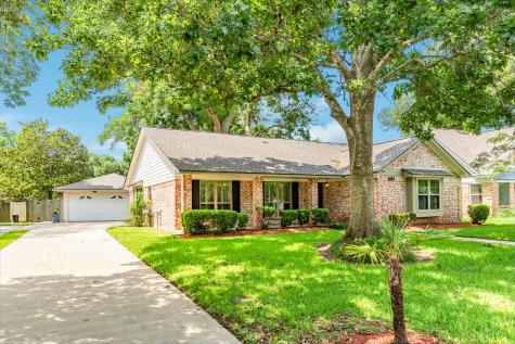 115 Driftwood Drive Lake Jackson TX 77566