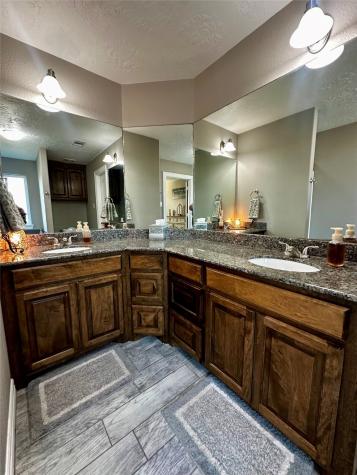 405 N Amherst Drive West Columbia TX 77486