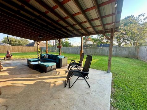 405 N Amherst Drive West Columbia TX 77486