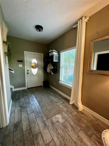 405 N Amherst Drive West Columbia TX 77486