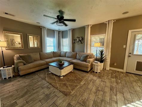 405 N Amherst Drive West Columbia TX 77486