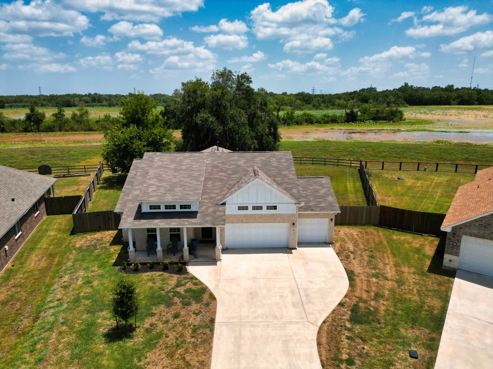 253 Twin Lakes Boulevard W West Columbia TX 77486