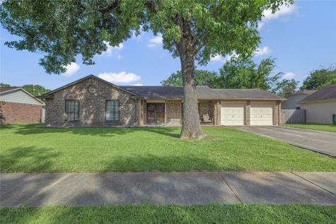 1112 W Castlewood Avenue Friendswood TX 77546