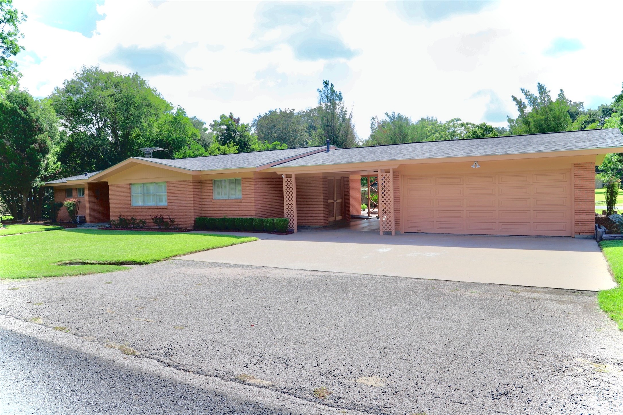 1412 N Rusk Street Wharton TX 77488