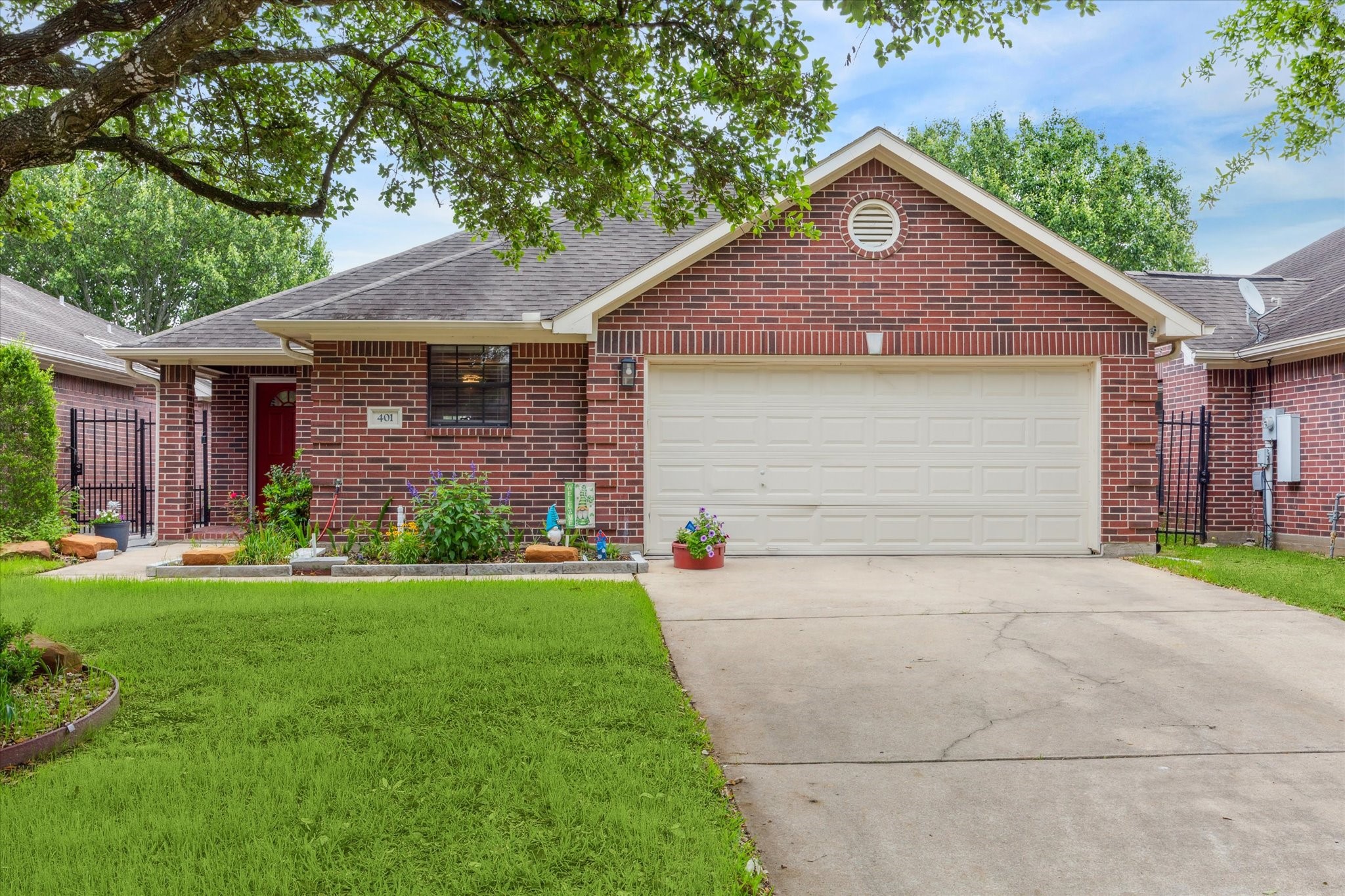 401 Live Oak Lane Friendswood TX 77546